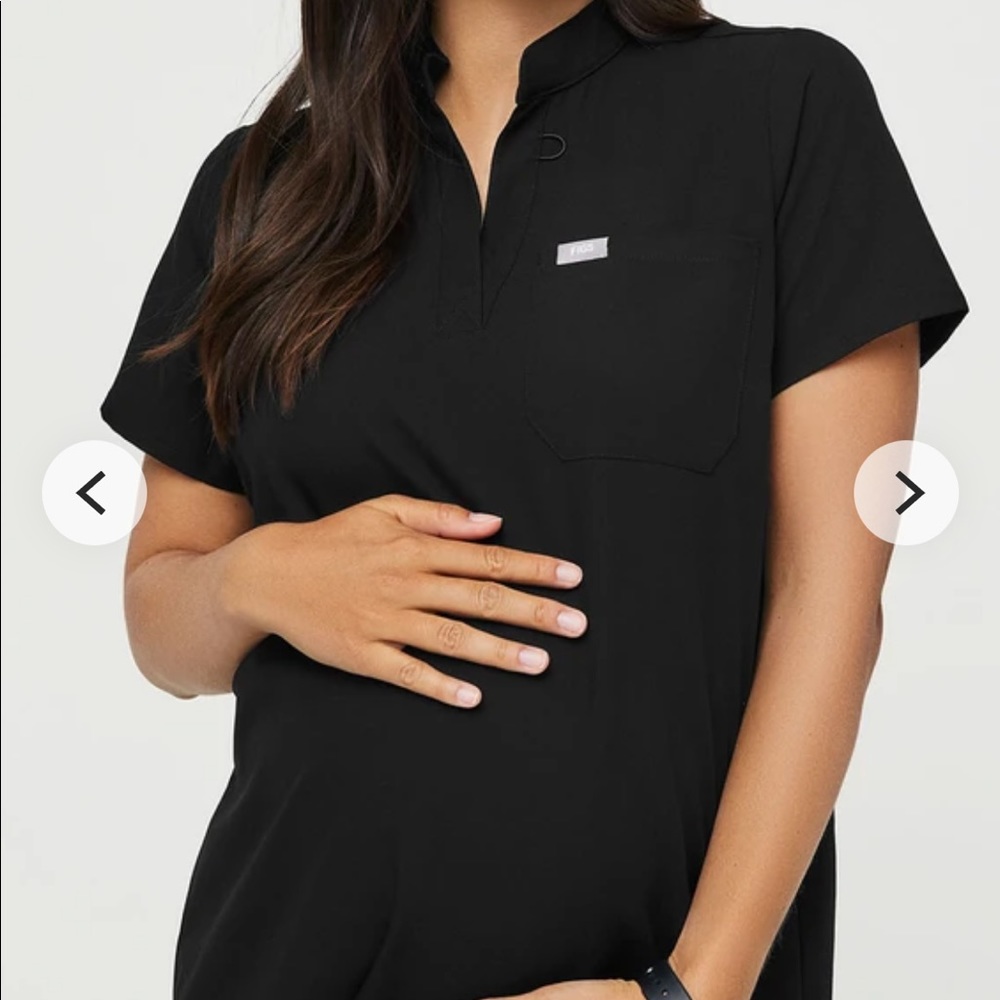 FIGS MATERNITY SCRUBS IN BLACK SIZE SMALL TOP AND MEDIUM BOTTOM